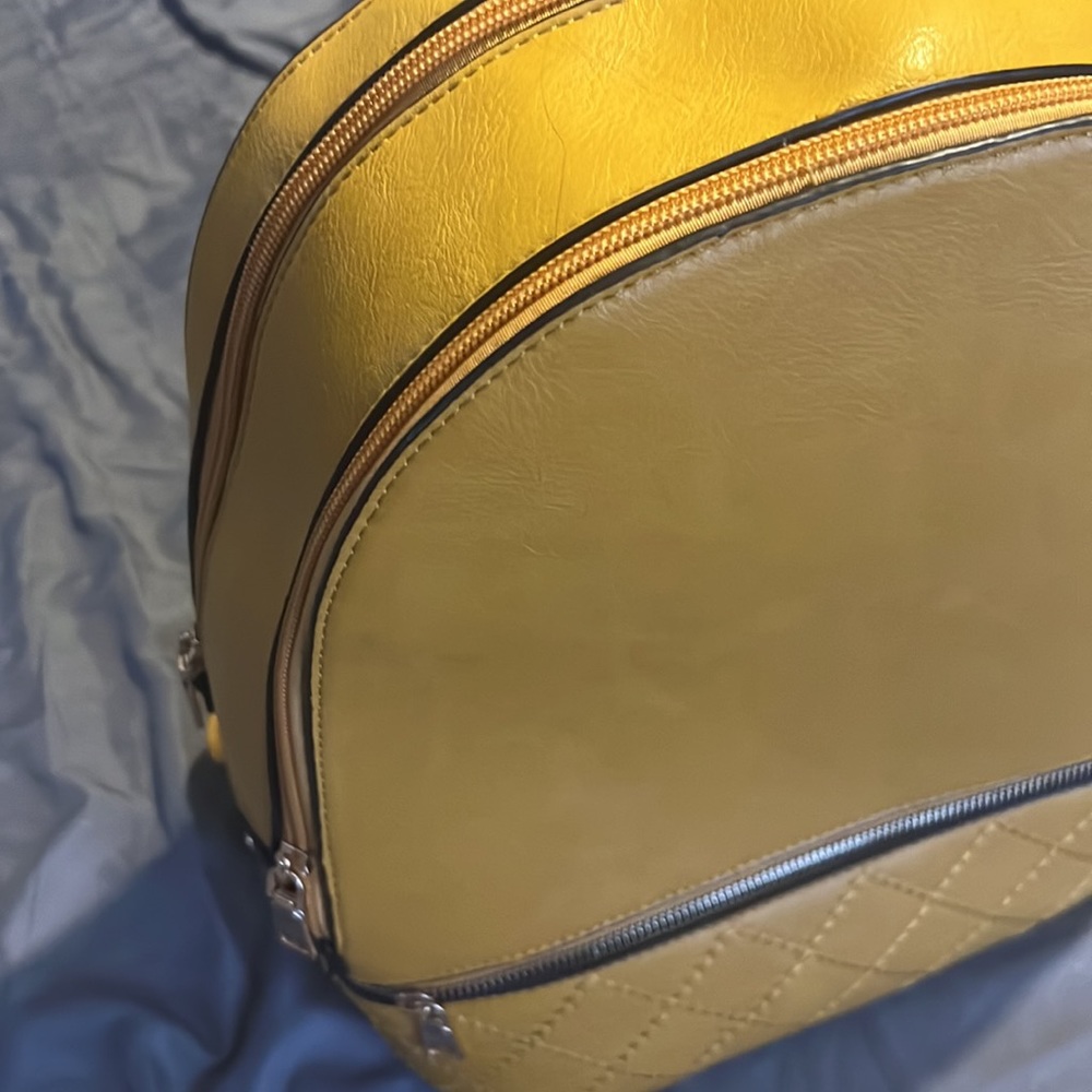 Back pack - Picture 2 of 3
